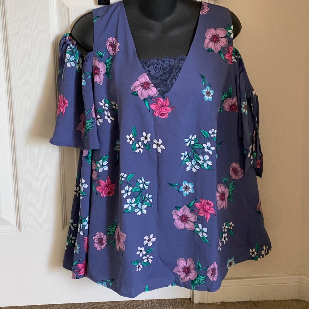 Color shoulder blouse